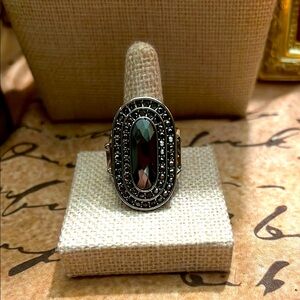 Elegant Silvertone and Black Oval Ring